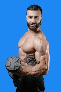 Diyet eğitim kas pompalama yakışıklı güç atletik erkek
