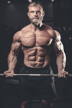 Diyet eğitim kas pompalama yakışıklı güç atletik erkek