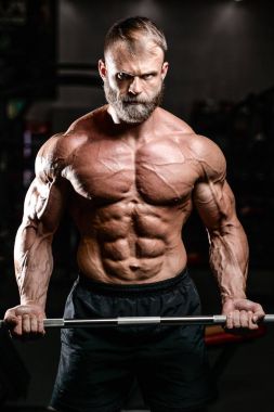 Diyet eğitim kas pompalama yakışıklı güç atletik erkek