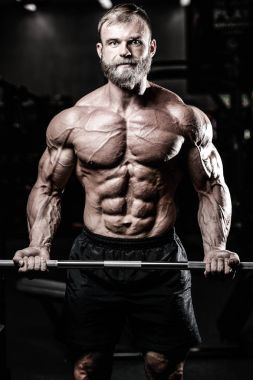 Diyet eğitim kas pompalama yakışıklı güç atletik erkek