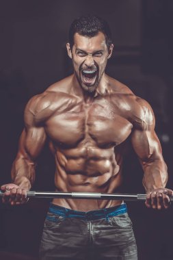 Diyet eğitim kas pompalama yakışıklı güç atletik erkek