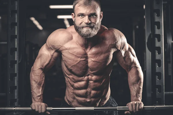 Caucasian sexy fitness male model execute exercise with barbell — Stock Photo, Image