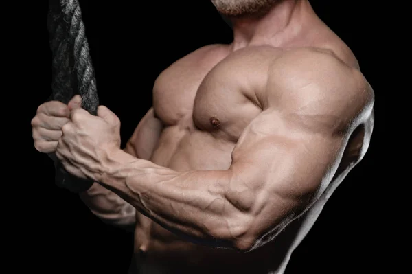 Brutal caucásico guapo fitness hombres en dieta entrenamiento tríceps g — Foto de Stock
