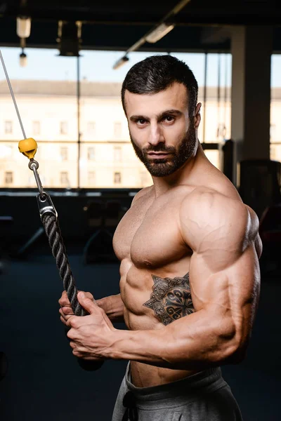 Brutal caucasian handsome fitness men on diet training triceps g — Stock Photo, Image