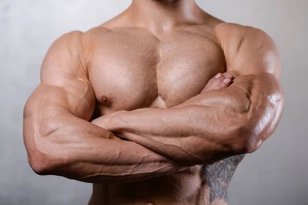 Brutal caucasian handsome fitness men on diet training chest pum — Stock Photo, Image