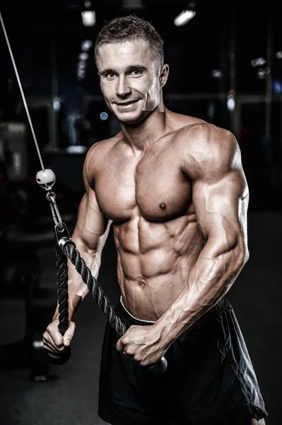 Brutal caucasian handsome fitness men on diet training triceps g — Stock Photo, Image