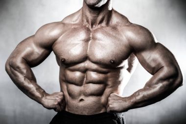 Beyaz seksi fitness modeli ab kadar yakın spor salonu