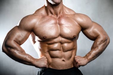 Acımasız beyaz yakışıklı fitness erkekler üzerinde diyet eğitim göğüs kuku