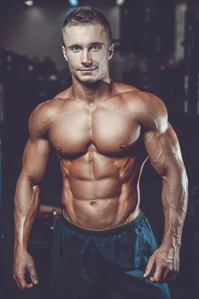 Caucasian sexy fitness model in gym close up ab — Stock Photo, Image