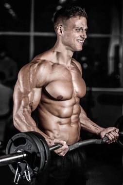 Diyet eğitim kas pompalama yakışıklı güç atletik erkek