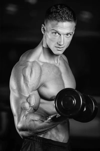 Handsome power athletic man on diet training pumping up muscles — Stock Photo, Image