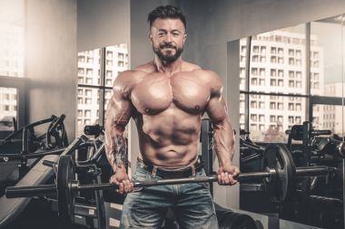 Diyet eğitim kas pompalama yakışıklı güç atletik erkek