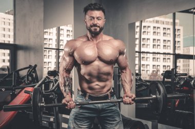 Diyet eğitim kas pompalama yakışıklı güç atletik erkek