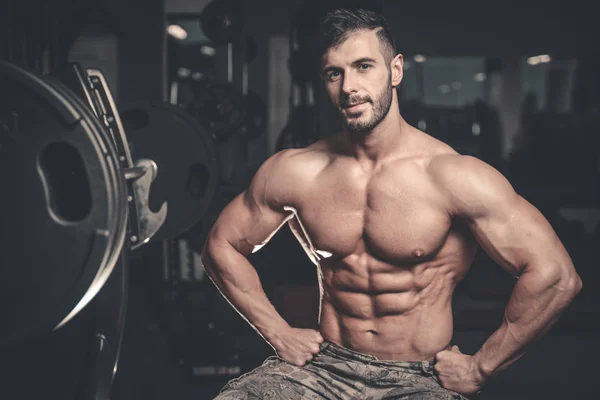 Caucasian sexy fitness model in gym close up ab — Stock Photo, Image