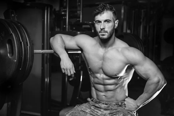 Caucasian sexy fitness model in gym close up ab — Stock Photo, Image