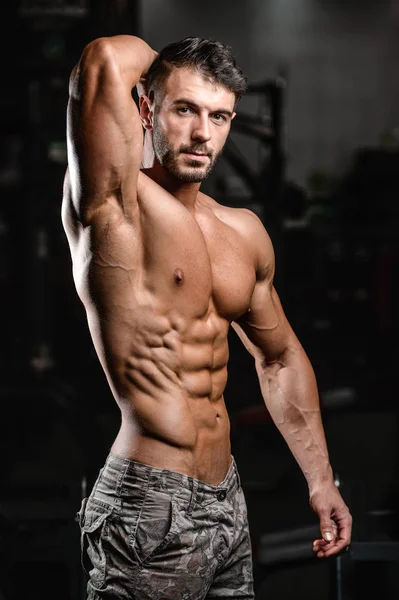 Caucasian sexy fitness model in gym close up ab — Stock Photo, Image