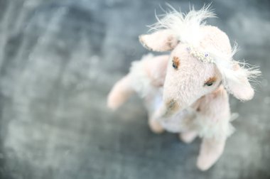 Pembe el yapımı oyuncak fil ballerin süslemeleri ile beyaz tutu