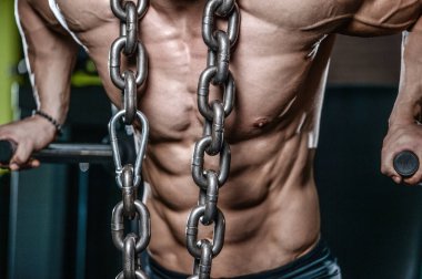 Chai ile spor salonunda çalışma dışarı vahşi vücut geliştirmeci