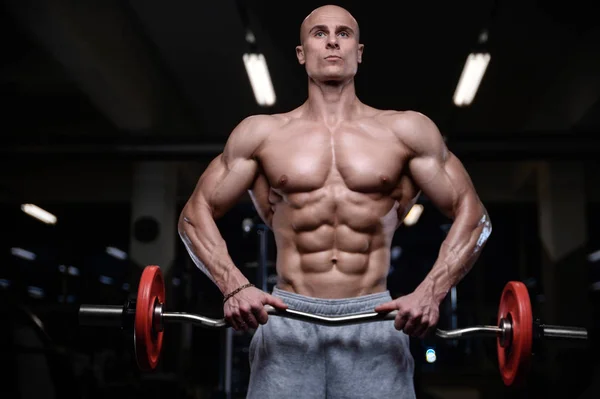 Brutale sterke bodybuilder atletische mannen oppompen van spieren met d — Stockfoto