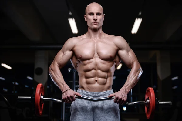 Brutale sterke bodybuilder atletische mannen oppompen van spieren met d — Stockfoto