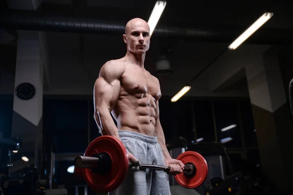 Brutale sterke bodybuilder atletische mannen oppompen van spieren met d — Stockfoto