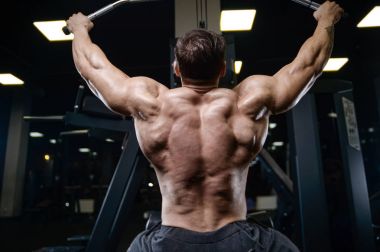 D ile kasları kadar pompalama acımasız güçlü vücut geliştirmeci atletik erkek