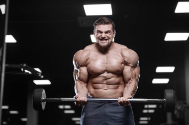 D ile kasları kadar pompalama acımasız güçlü vücut geliştirmeci atletik erkek