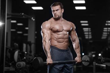 D ile kasları kadar pompalama acımasız güçlü vücut geliştirmeci atletik erkek