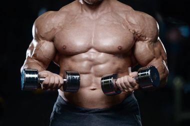 D ile kasları kadar pompalama acımasız güçlü vücut geliştirmeci atletik erkek