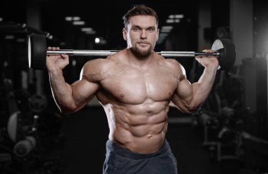 D ile kasları kadar pompalama acımasız güçlü vücut geliştirmeci atletik erkek