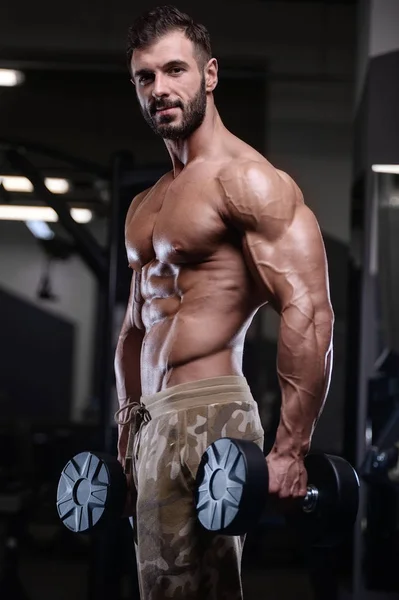 Sexy forte fisiculturista atlético homens bombeamento até músculos com dum — Fotografia de Stock