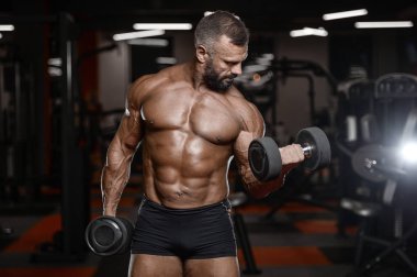Eski acımasız güçlü vücut geliştirmeci atletik erkek pompalama kasları wi