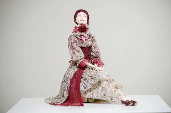 Porzellan Ton Mädchen Kleid rot Korsett viktorianischen — Stockfoto