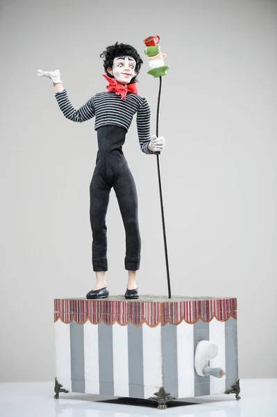 Hölzerne lächelnde Pantomime Mann Brünette Make-up Französisch Spielzeug — Stockfoto