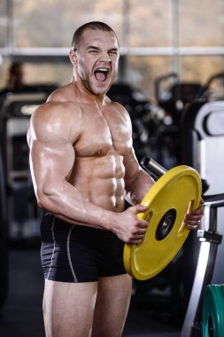 D ile kasları kadar pompalama acımasız güçlü vücut geliştirmeci atletik erkek