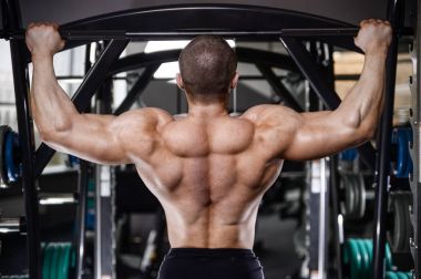 D ile kasları kadar pompalama acımasız güçlü vücut geliştirmeci atletik erkek