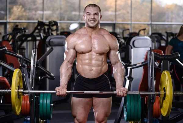残忍な強力なボディービルダー運動男性 d と筋肉をポンピング — ストック写真