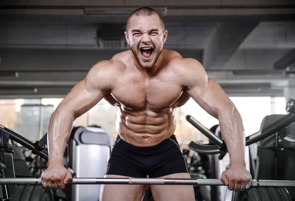 Brutale forte bodybuilder uomini atletici pompaggio muscoli con d — Foto Stock