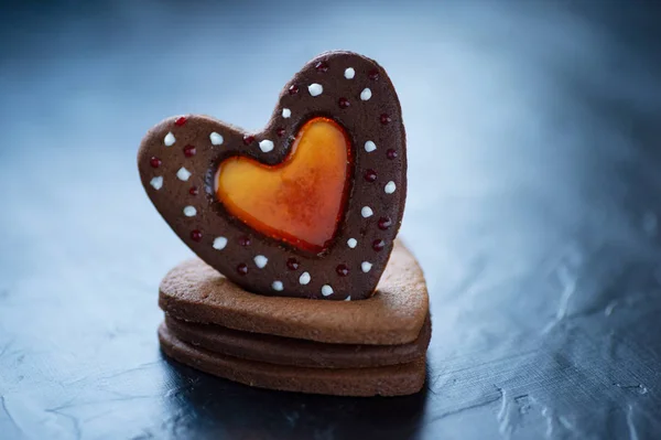 Упакованные печенье форме сердца изолированы День Святого Валентина — стоковое фото