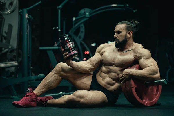 Bodybuilder Sterke Atletische Ruwe Man Met Proteïne Poeder Training Fitness — Stockfoto