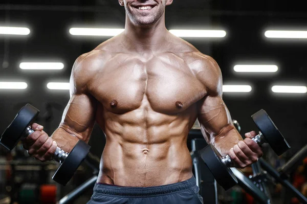 Bodybuilder Knappe Sterke Atletische Ruwe Man Oppompen Biceps Spieren Workout — Stockfoto