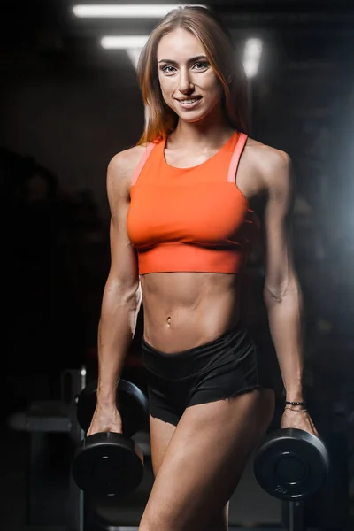 Mujer Fitness Bombeando Ejercicio Muscular Bastante Caucásico Chica Fitness Culturismo — Foto de Stock