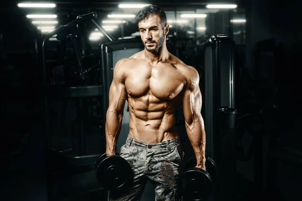 Bodybuilder Tampan Atletis Kasar Pria Kuat Memompa Latihan Otot Kebugaran — Stok Foto