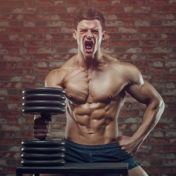 Fisiculturista Bonito Forte Atlético Homem Áspero Bombeando Abdominais Músculos Treino — Fotografia de Stock