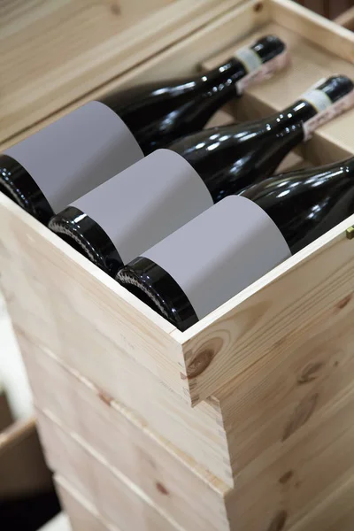 Entrega de vino —  Fotos de Stock
