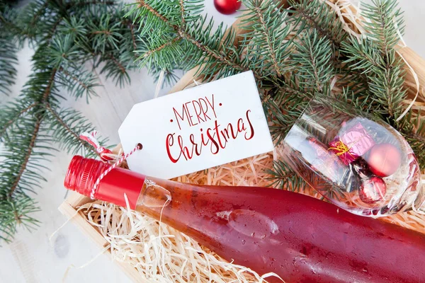 Tahta kutuda pembe şarap Noel 'de