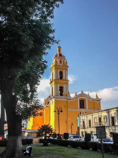 Bright yellow facade of the San Apostolo church — Stock Photo, Image