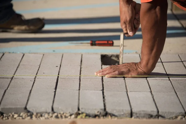 Zár megjelöl kilátás az ember meghatározó beton tégla — Stock Fotó