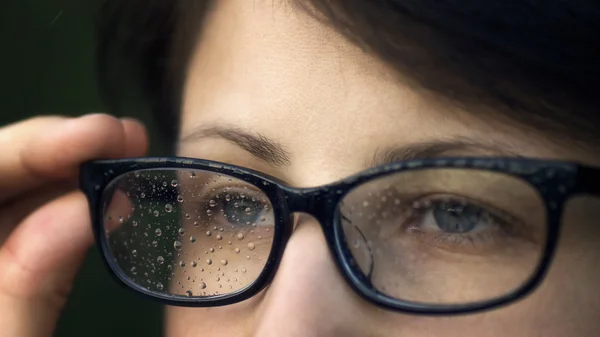 メガネ 2 に雨の滴 — ストック写真