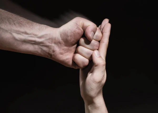 Palma Mão Feminina Pára Soco Masculino Conceito Protecção Dos Direitos — Fotografia de Stock